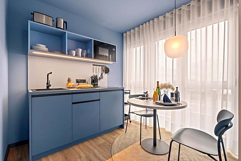 Motel42-Temporary Living