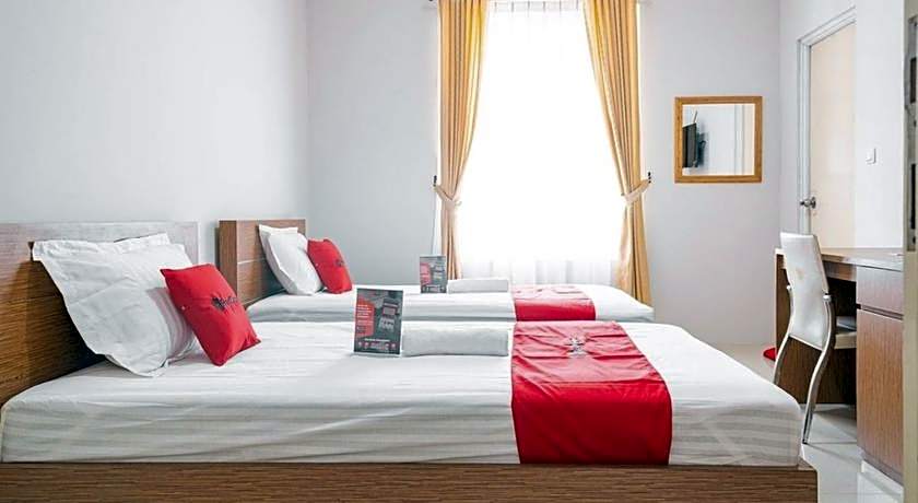 RedDoorz near Siloam Karawaci 3
