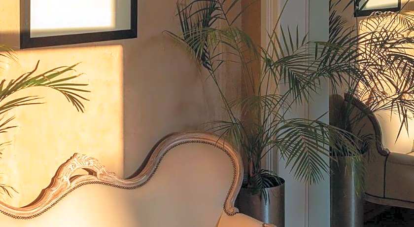 Unfound Door - Design Hotel