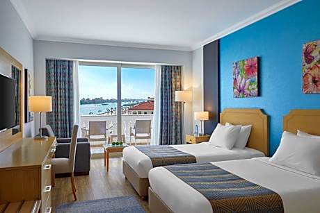Superior Twin Room with Panoramic Nile and City View