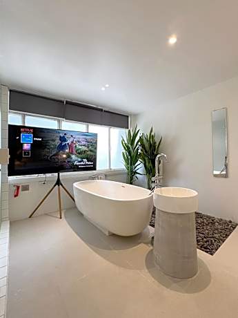 Deluxe Double Room with Bath