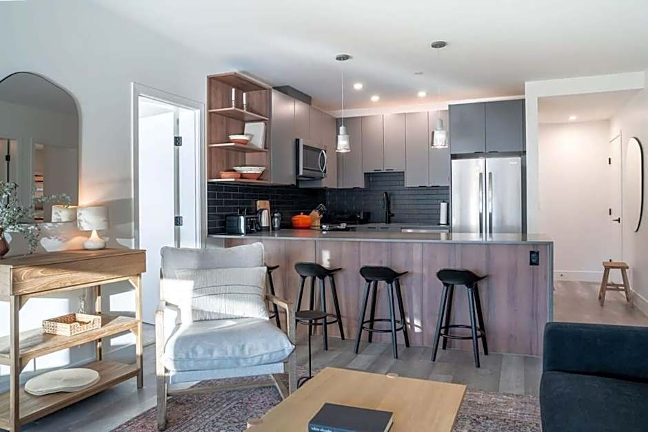 Snowed Inn - Stunning 3 Bedroom Condo