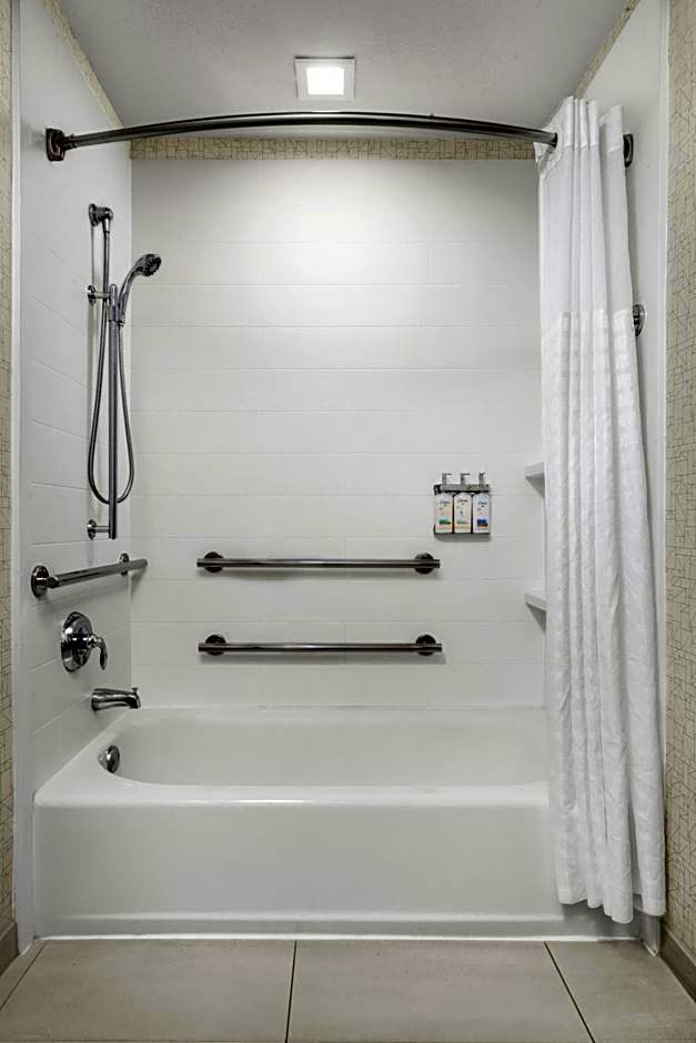 Holiday Inn Express Hotel & Suites Marina By IHG