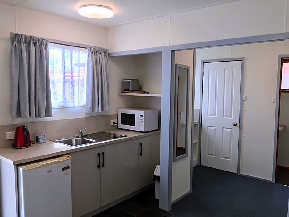 Regatta Point Tavern & Holiday Villas