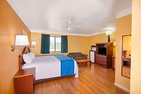 1 King Bed Non-Smoking