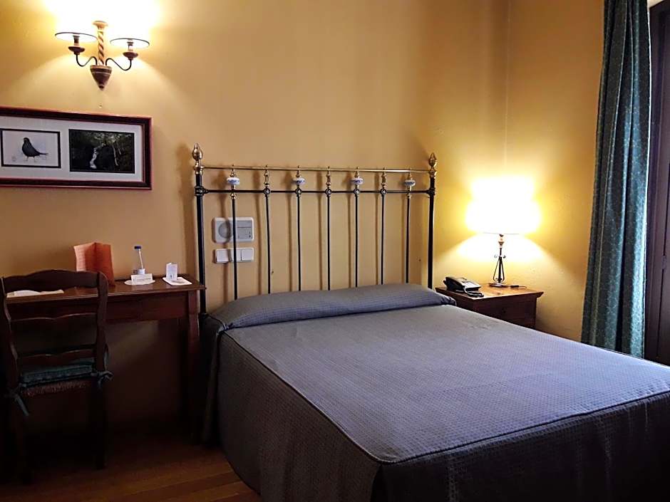 Photo 1 of 4 of Small Double Room