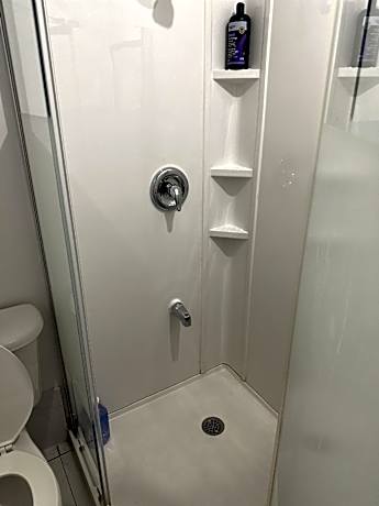 Single Room - Shared Bathroom