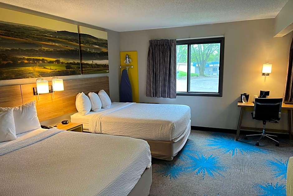 Days Inn & Suites by Wyndham Des Moines Airport