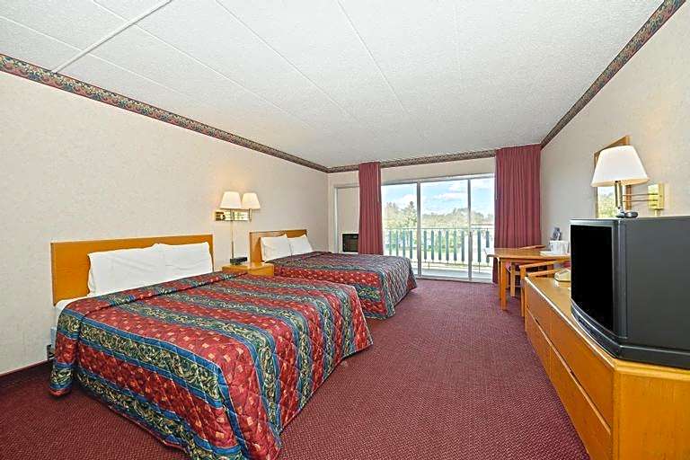 Howard Johnson by Wyndham Benton Harbor
