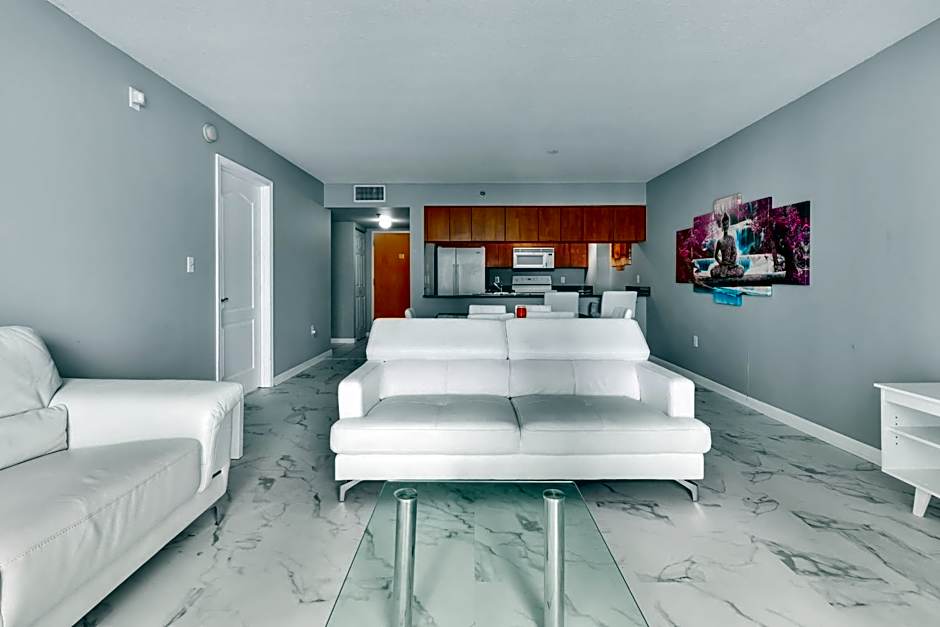 The Club at Brickell Bay Luxury Suites