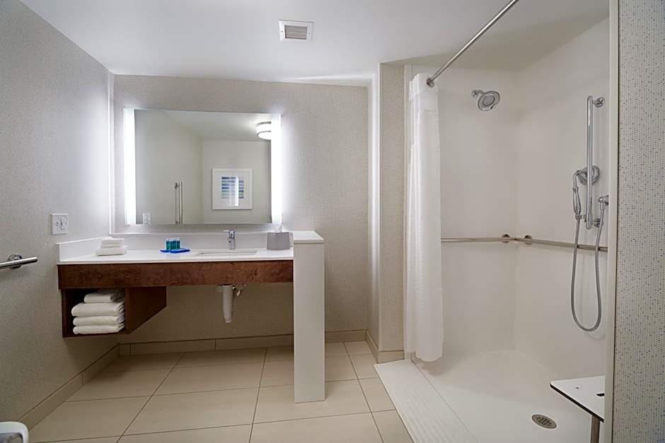 Holiday Inn Express and Suites Cincinnati North Liberty Way By IHG