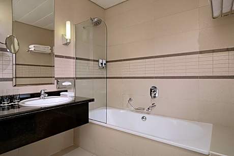 Preferred Twin, Guest room, 2 Twin, City view, Main Building, High floor, Pool access