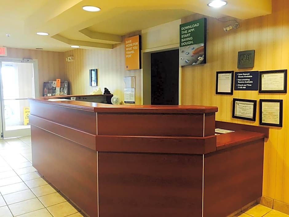 Americas Best Value Inn & Suites Brunswick