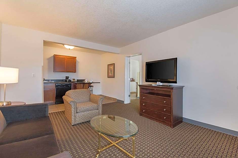 Quality Inn & Suites Airport Convention Center – Portland, OR