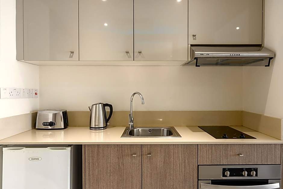 Melpo Antia Hotel & Suites