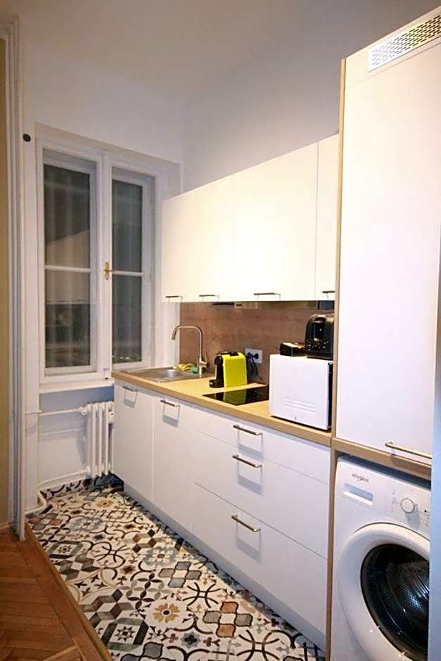 Acacia Private Rooms & Studios