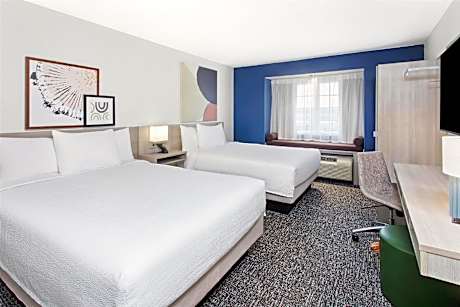 2 Queen Mobilty/Hearing Accessible Ri Shower