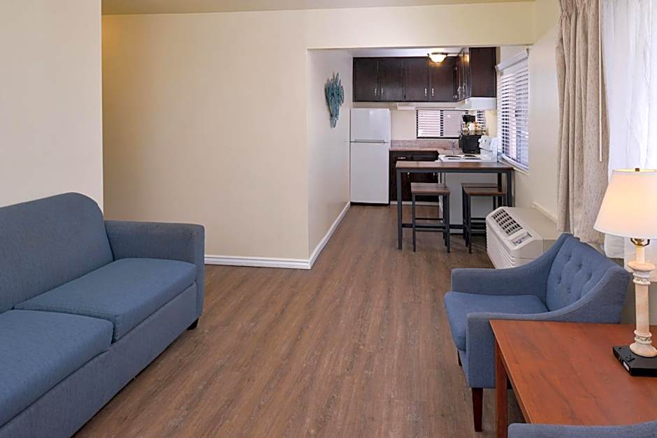 Edgewater Inn and Suites