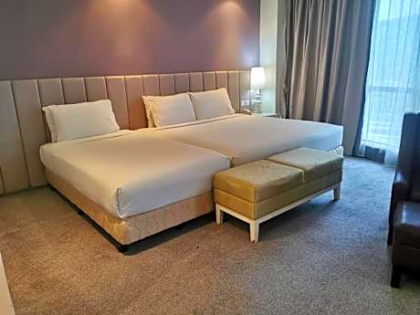 Deluxe Supreme (1 King+1 Single)