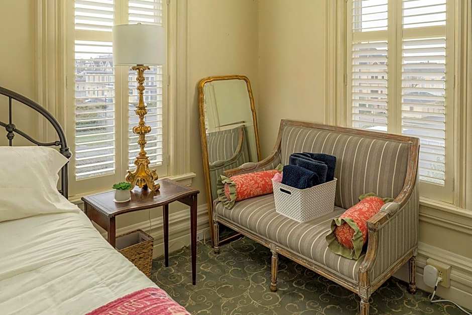 Pinc Lady Mansion