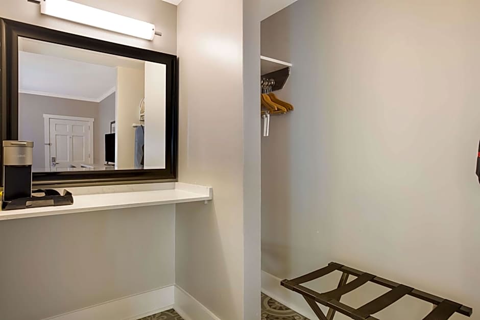 Best Western Sea Island Inn