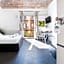 B&B White