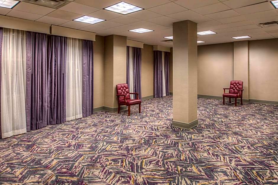 DoubleTree by Hilton Hotel Utica
