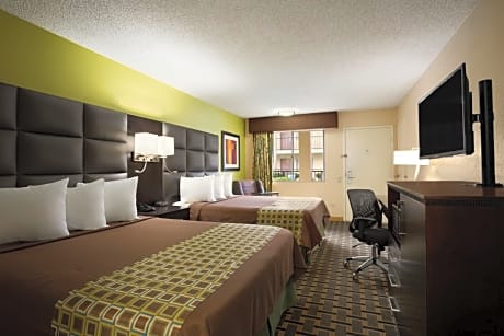 Queen Room with Two Queen Beds - Smoking