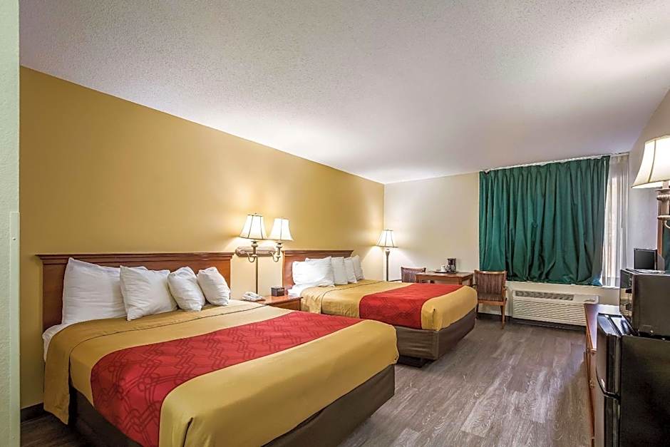 Econo Lodge Inn And Suites