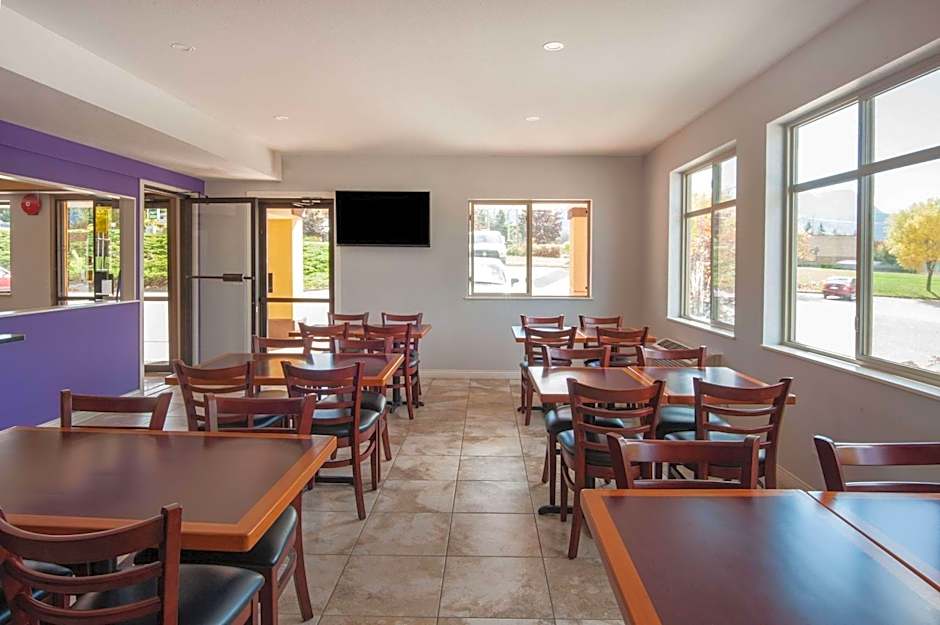 Super 8 by Wyndham Salmon Arm