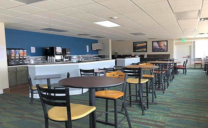 Days Inn & Suites by Wyndham Norton Shores/Muskegon