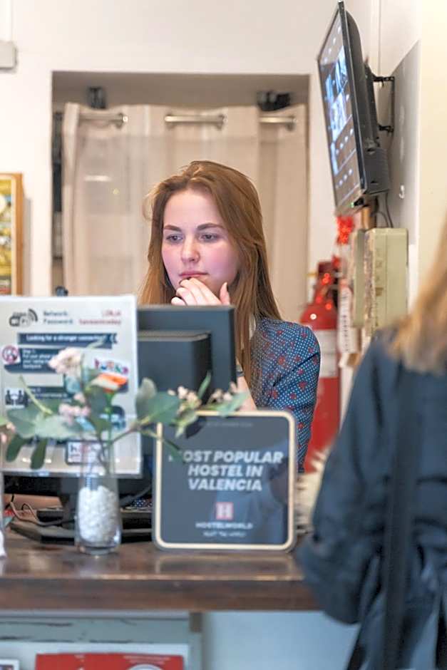 Home Youth Hostel by Feetup Hostels