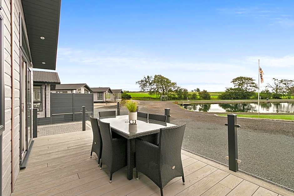 Arranview Lochside Pods & Lodges all with private Hot-tubs