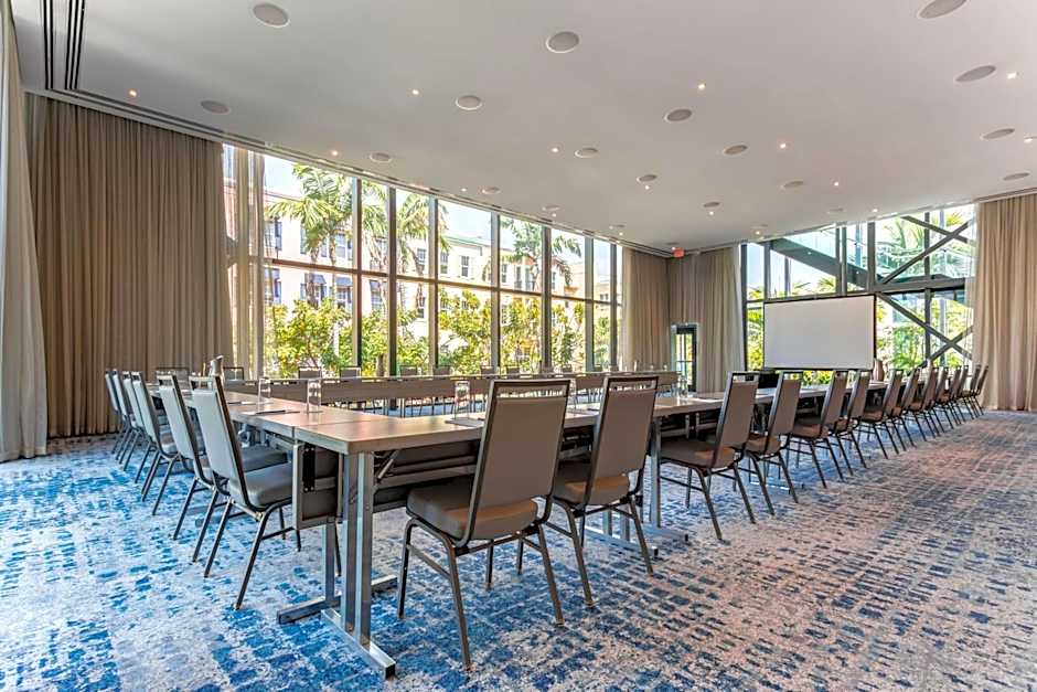 The Ray Hotel Delray Beach, Curio Collection by Hilton