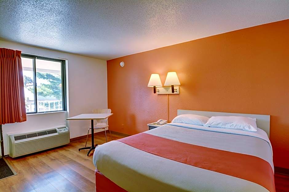 Motel 6-Chicopee, MA - Springfield