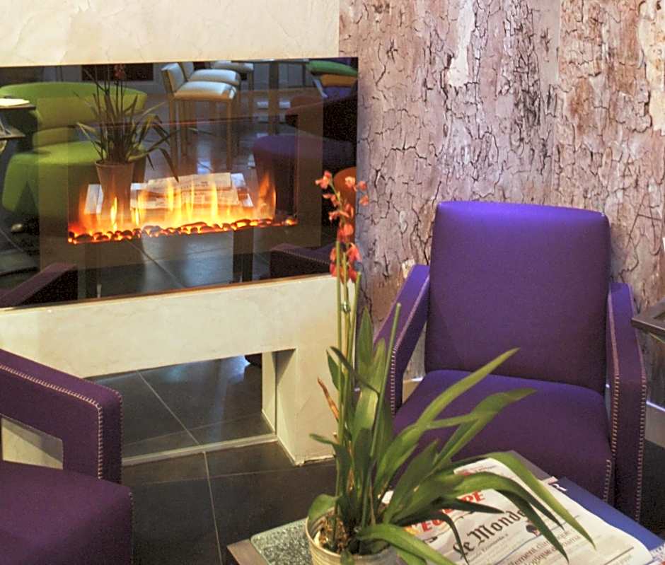 Apostrophe Hotel