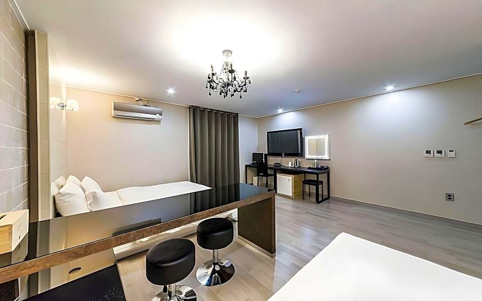 Workers Hotel Ansan by Aank