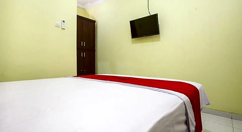 RedDoorz near Petra University 2