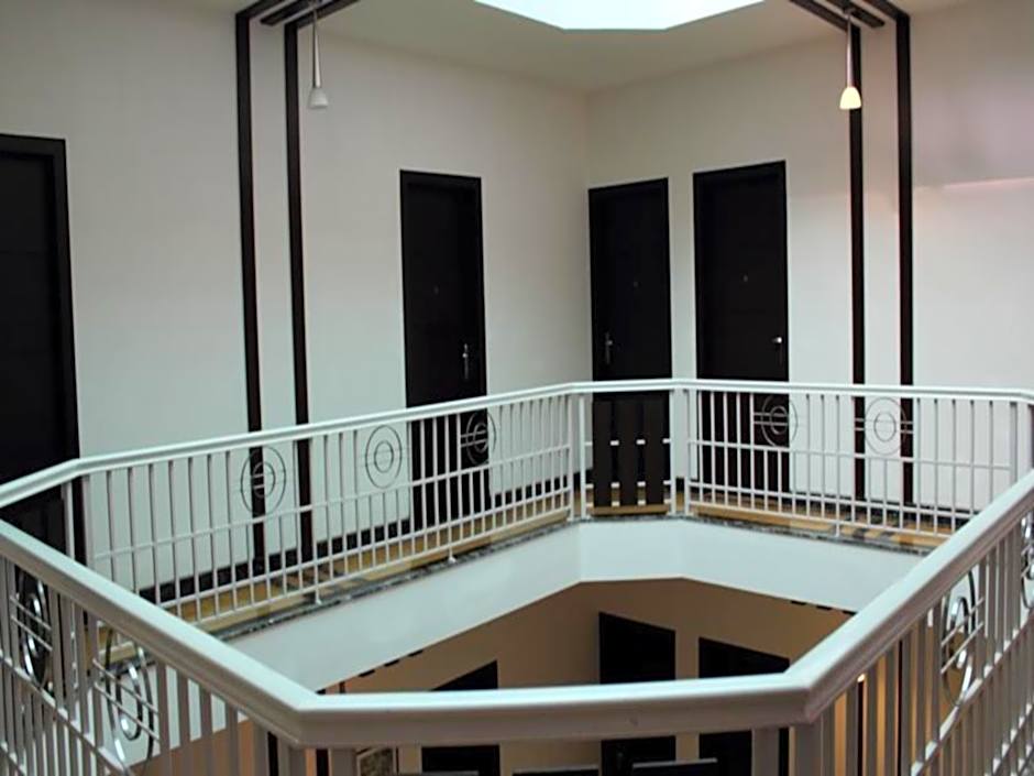 Stately Suites - Mg Road