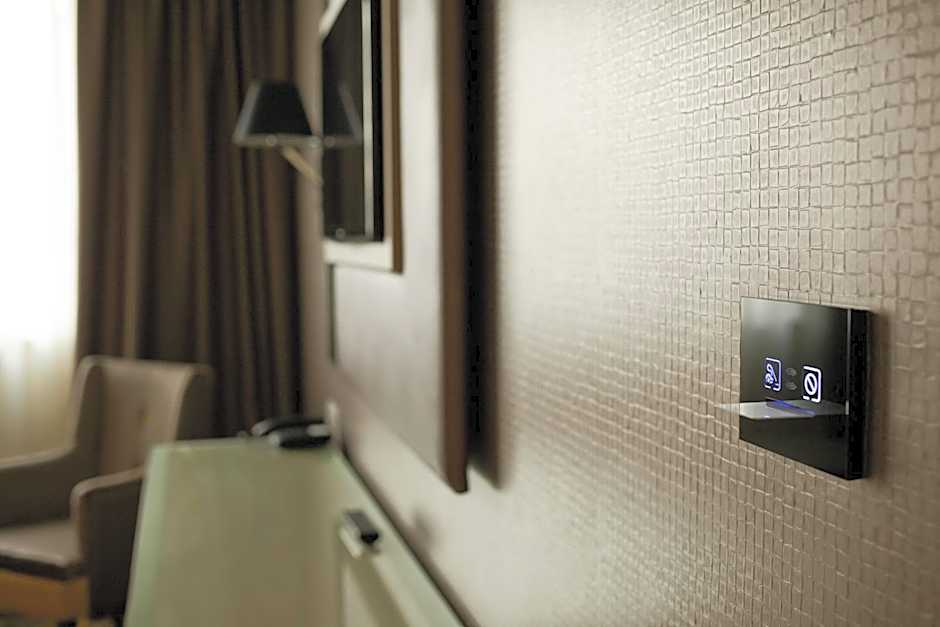 Exclusive Hotel & More