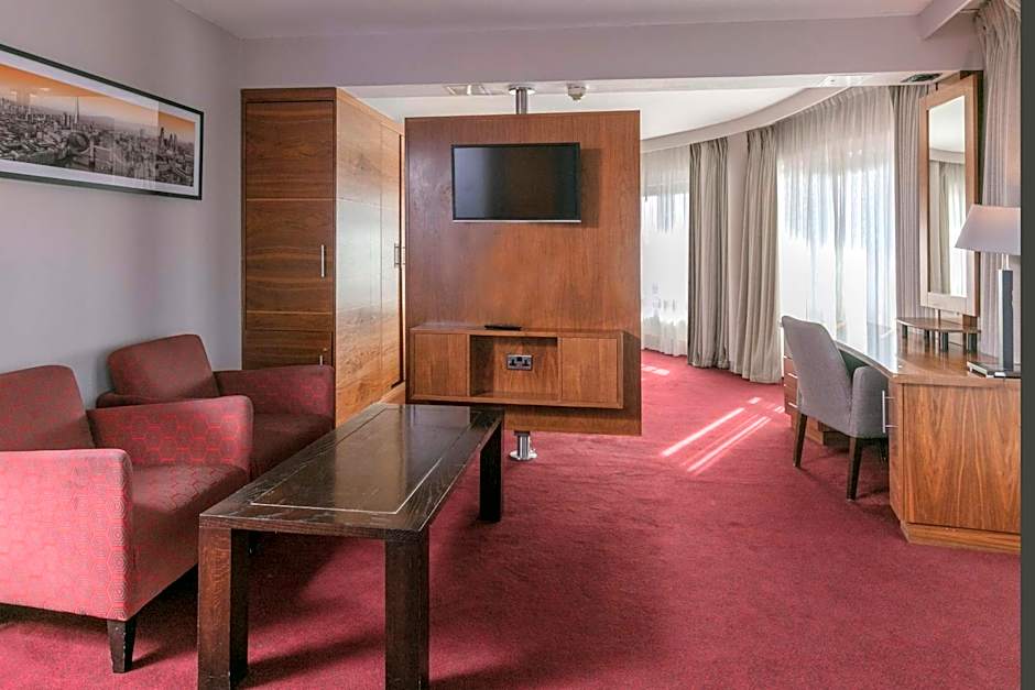 Clayton Crown Hotel London