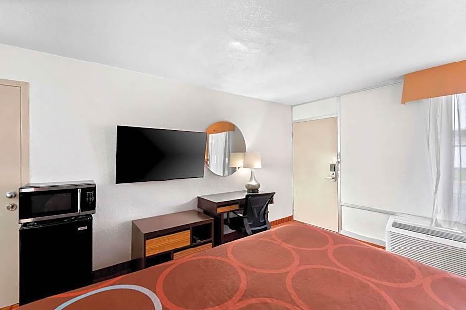 Super 8 by Wyndham Baton Rouge/I-10