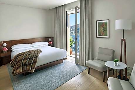 Deluxe Suite, Lake View, 1 Bedroom Deluxe Suite, 1 King, Lake View, Balcony