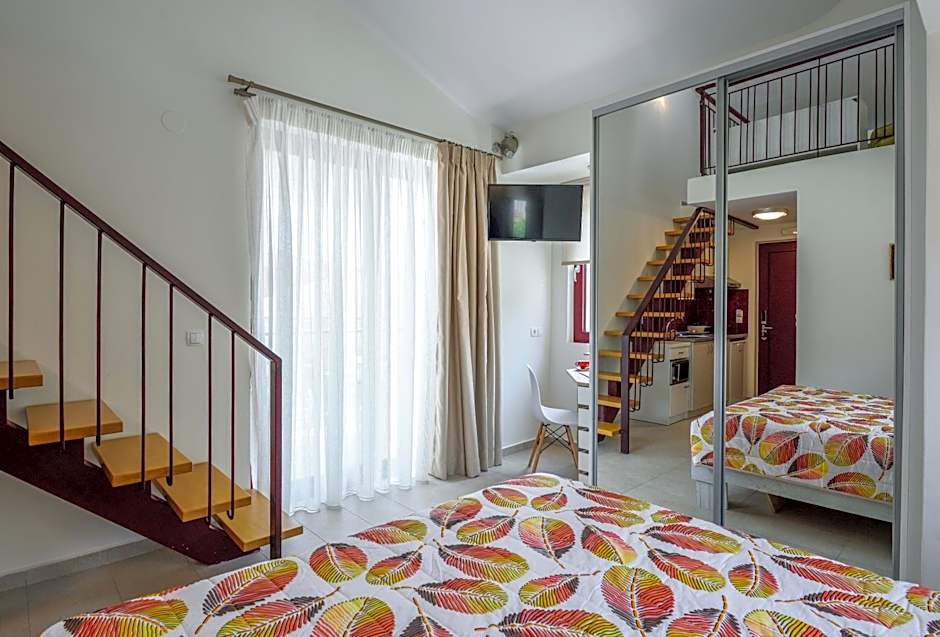 Elpiniki Luxury Rooms
