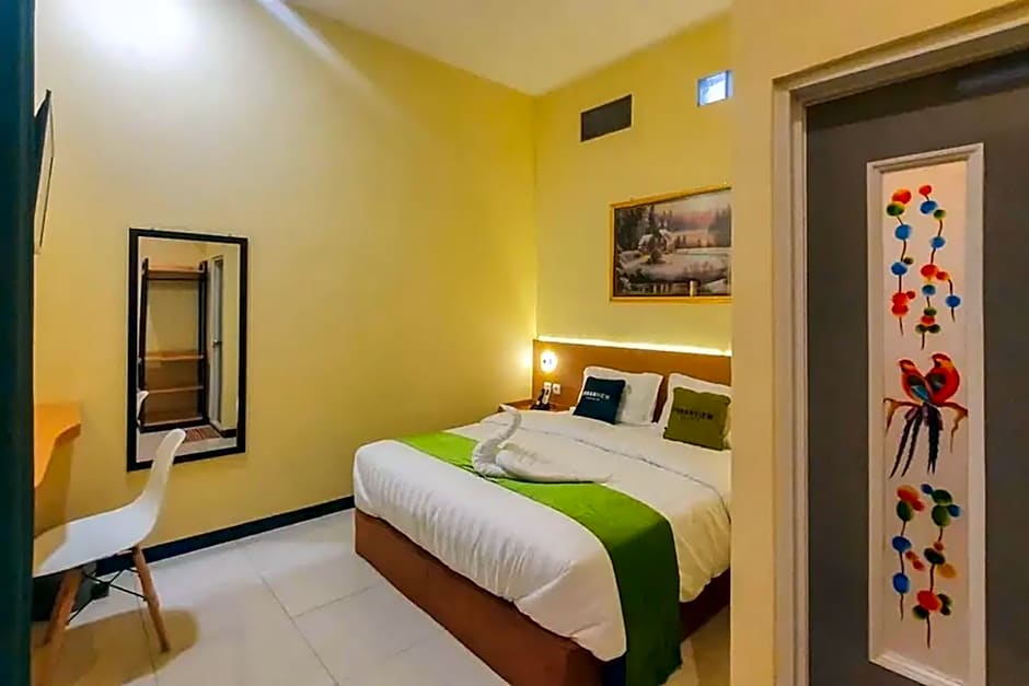 Urbanview Hotel Sakura Kampung Inggris Pare by RedDoorz