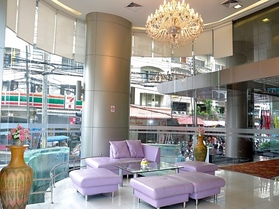 Mayflower Grande Hotel