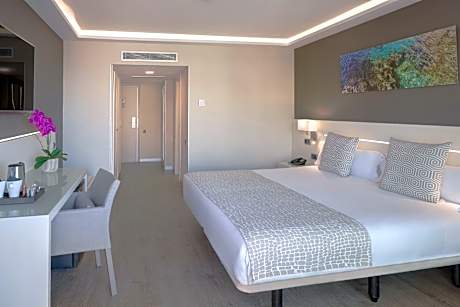 Executive Double or Twin Room with Side Sea View