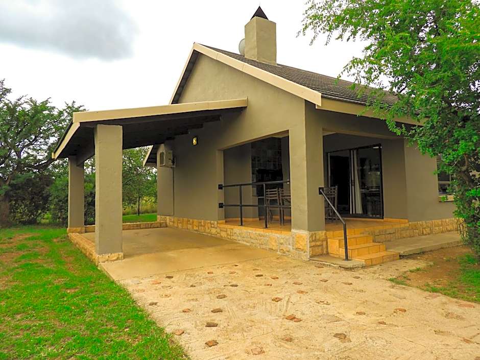 Monateng Safari Lodge