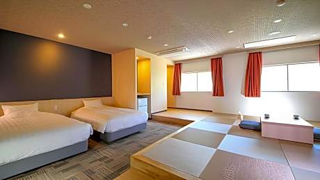 Superior Japanese-Western-Style Room - Top Floor - No View - Shower Only - Non-Smoking