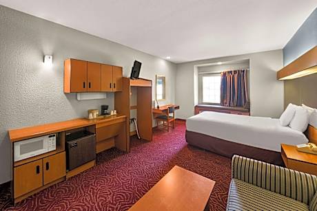 1 Double Bed Suite Nonsmoking Accessible